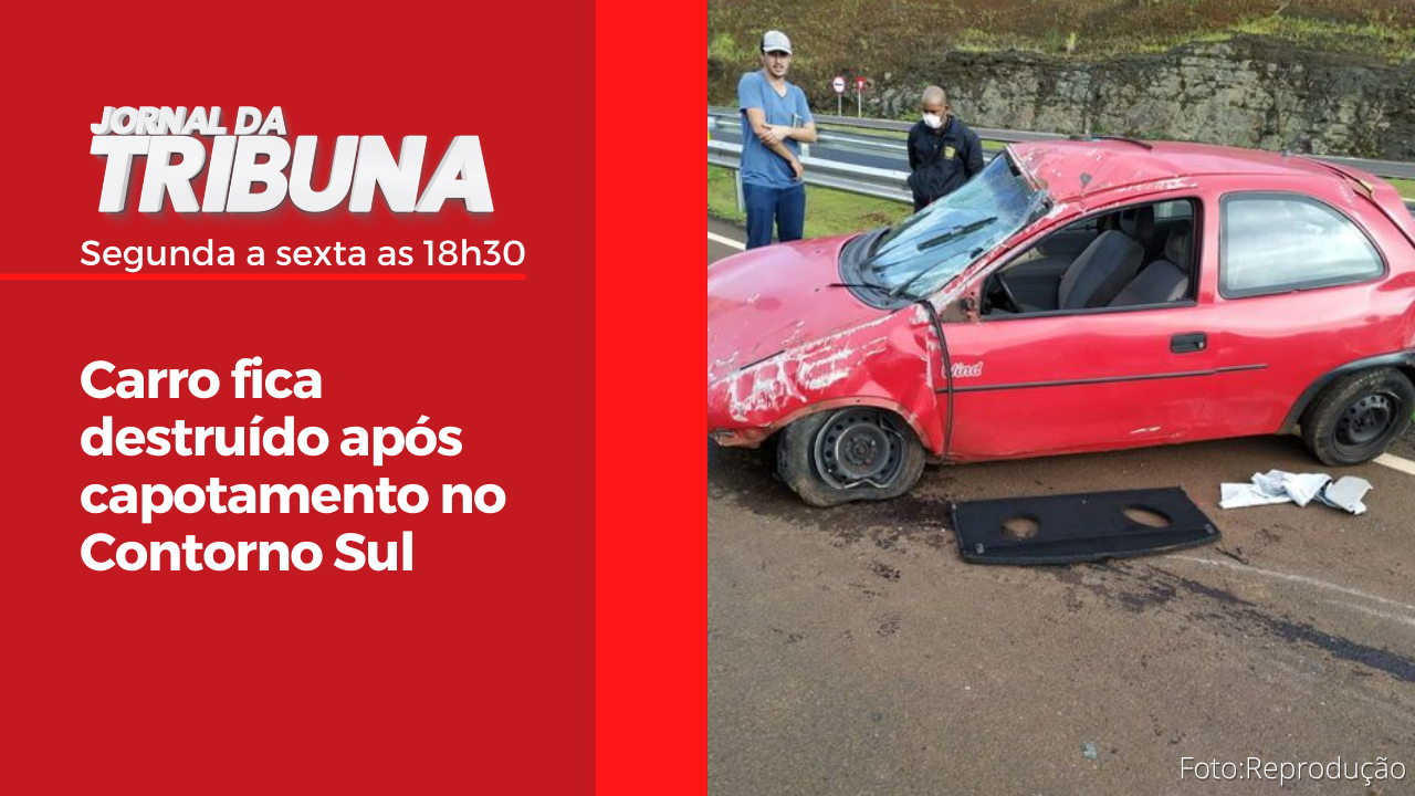 Carro fica destruído após capotamento no Contorno Sul