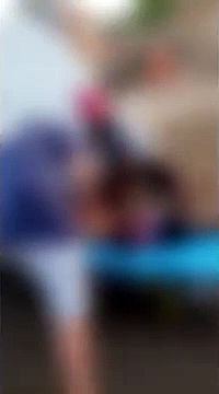 Grupo pega maca de ambulância para fazer 'brincadeira'; veja