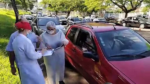 Vacinação para idosos de 78 e 79 tem grande movimento; assista