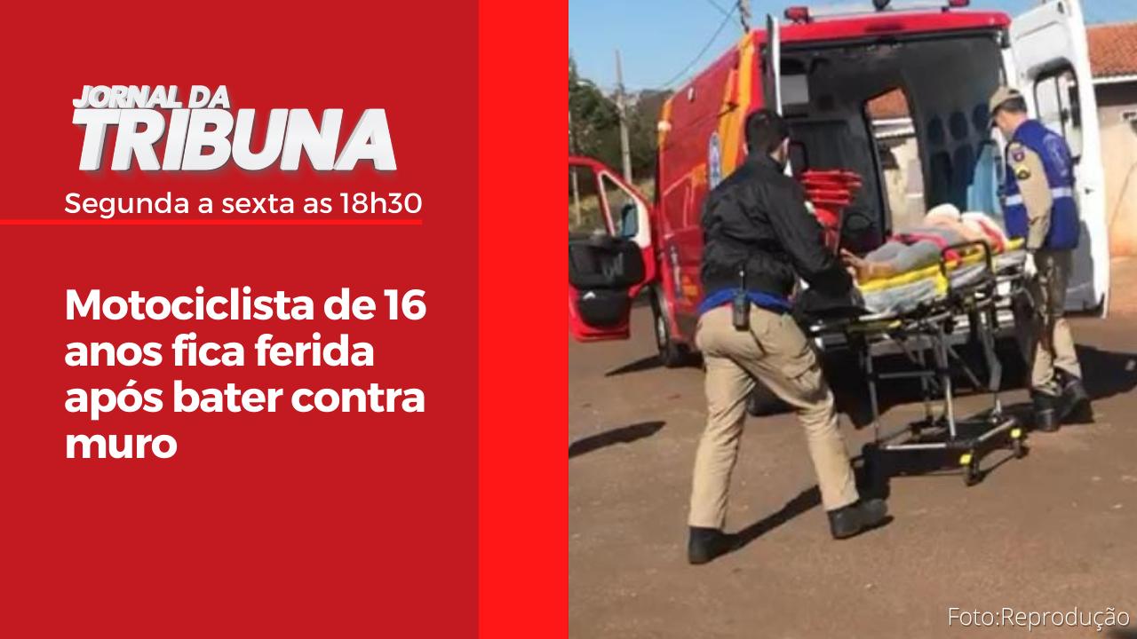Motociclista de 16 anos fica ferida após bater contra muro