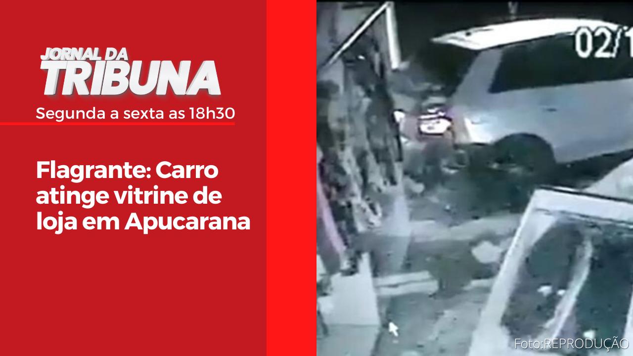 Flagrante: Carro atinge vitrine de loja em Apucarana