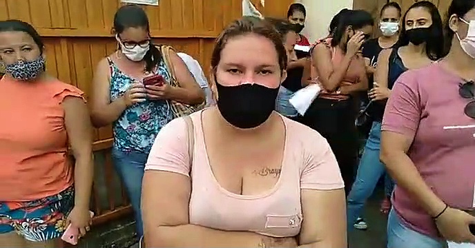 Sem salário, trabalhadores protestam novamente em Apucarana