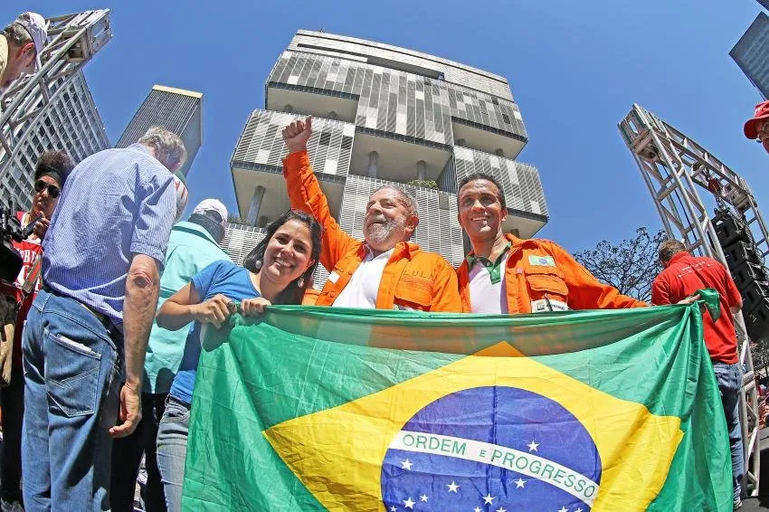 Lula defende punição a quem cometeu erros na Petrobras