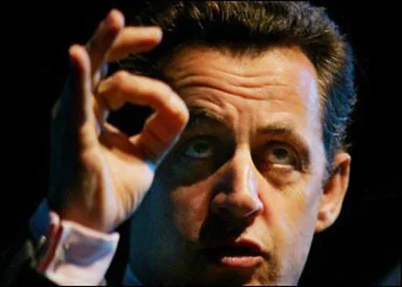  Sarkozy também enfrenta rumores de infidelidade em seu casamento com a cantora Carla Bruni