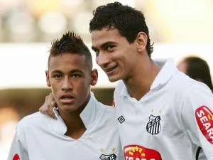 Neymar e Ganso são armas do Santos na decisão