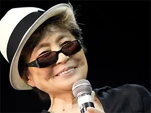  A artista plástica Yoko Ono durante passagem por São Paulo em 2008