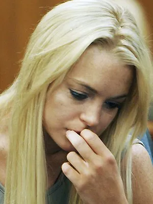 Lindsay Lohan tem escrito na cadeia