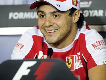  Apesar das perguntas insistentes sobre a manobra da Alemanha, Massa manteve o bom humor durante a coletiva desta quinta-feira (29)
