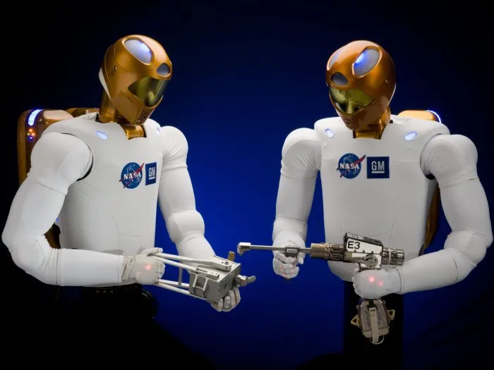  Robonauta 2, que será usado no laboratório da estação espacial, é capaz de usar as mesmas ferramentas que a tripulação