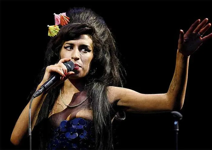  Vencedora de cinco Grammys, Amy Winehouse já lançou dois álbuns de estúdio