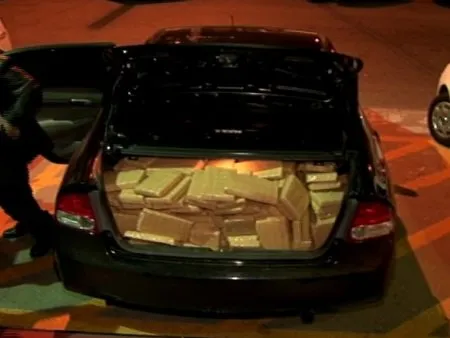  Carro armazenava 550 kg da droga, que estava armazenada no porta-malas