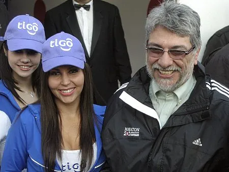  Presidente do Paraguai, Fernando Lugo, durante um evento esportivo em Assunção, capital paraguaia, neste domingo (8); ele deve viajar ao Brasil