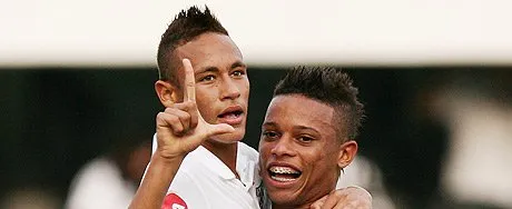 Logo em seu primeiro jogo juntos pela seleção brasileira, Neymar e Paulo Henrique Ganso repetiram o que fizeram de melhor no Santos 