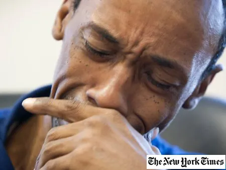  Imagem do jornal americano de The New York Times mostra Michael Green, de 45 anos, que passou 27 anos na cadeia por estupro que não cometeu