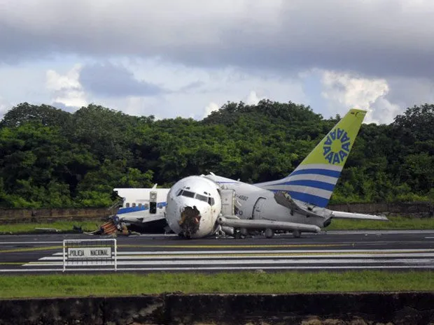Imagem mostra outro ângulo do Boeing 737 acidentado no aeroporto de San Andrés, na Colômbia