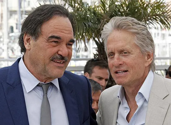  Oliver Stone e Michael Douglas lançam "Wall Street 2 - O Dinheiro Nunca Dorme" no Festival de Cannes
