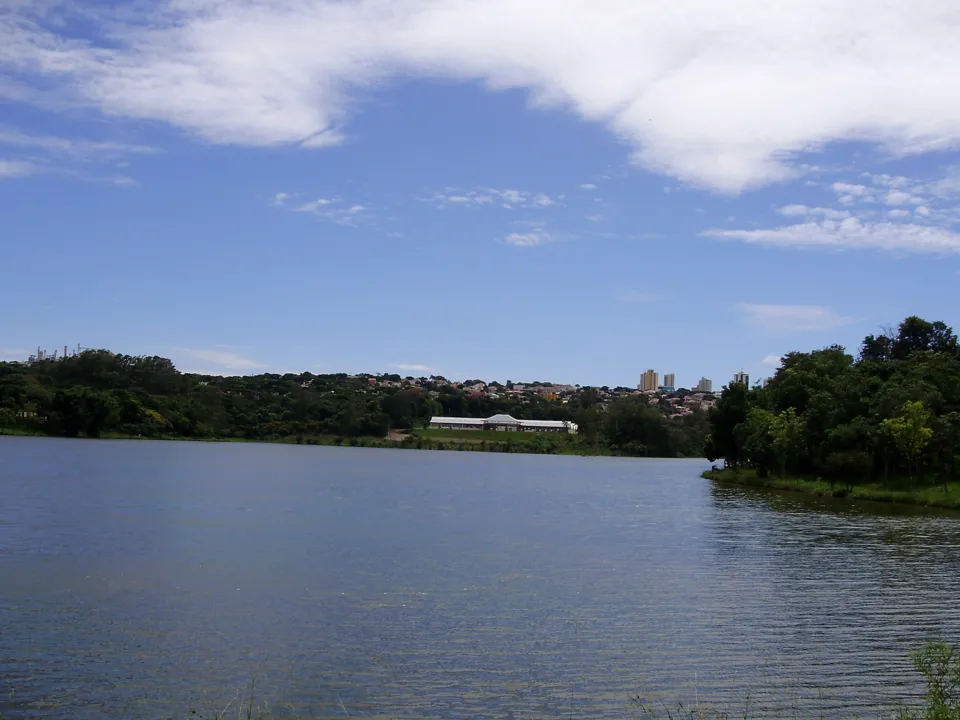  Tranquilidade do Lago Jaboti em tarde de terça-feira