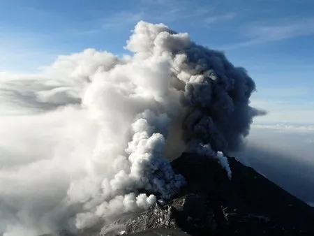 O vulcão Galeras, situado na província de Narino, perto da fronteira sul entre a Colômbia e o Equador, é o mais ativo do país