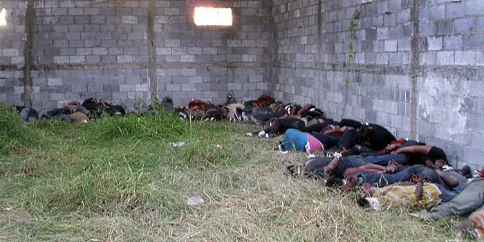 Imagem mostra corpos de pessoas mortas supostamente por traficantes em um rancho no México; identificação e traslado pode demorar 15 dias, segundo diplomata brasileiro enviado ao Estado de Tamaulipas