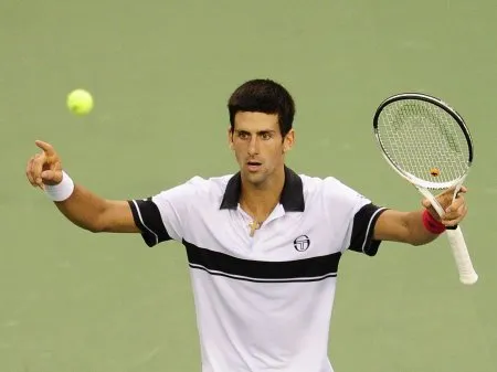 Djokovic bate italiano e pega algoz de Federer em Xangai