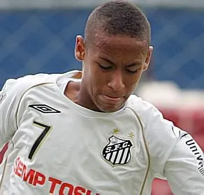 O atacante Neymar infringiu o regulamento interno ao desrespeitar seus companheiros e o técnico Dorival Júnior 