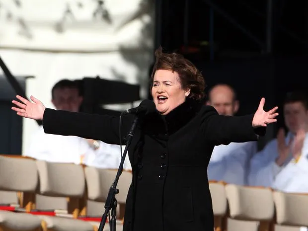  Susan Boyle canta antes da chegada do Papa Bento XVI ao parque Bellahuston, em Glasgow, na Escócia, nesta quinta-feira