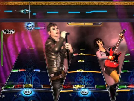  O Rock Band 3 substitui o sistema de jogo baseado em acompanhar o ritmo de uma canção pelo desenvolvimento de técnicas musicais reais