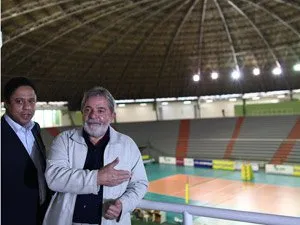 Presidente Lula e o ministro Orlando Silva durante visita ao Ginásio de Esportes Chico Neto