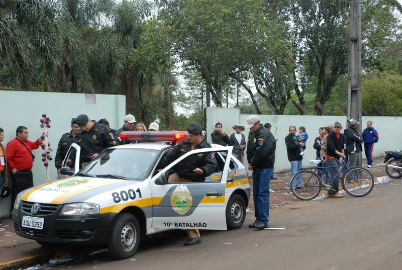 De acordo com o oficial,  até as 11h30 deste domingo (3) apenas uma pessoa foi flagrada fazendo boca de urna na área da Comarca