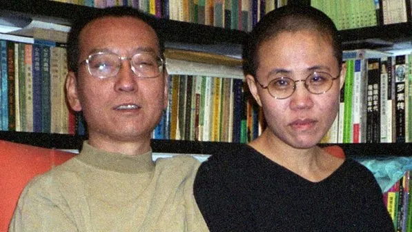 À esquerda, Liu Xiaobo