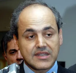 Gustavo Fruet alcançou 2 milhões de votos e se tornou a aposta do partido para disputar a Prefeitura de Curitiba, em 2012. Fruet não confirma, mas diante da expressiva votação que obteve tampouco descarta a opção.