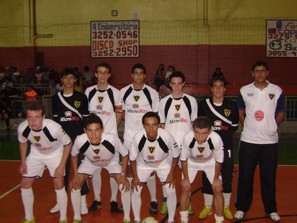  Equipe do Arapongas Futsal: bom resultado em estreia