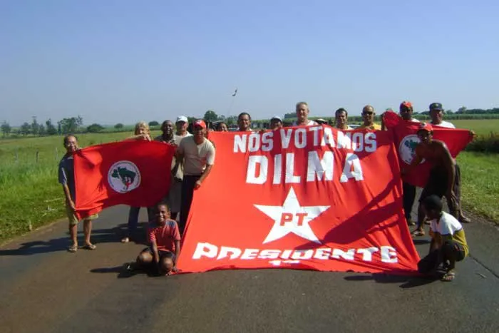 movimento decidiu sair dos bastidores da disputa eleitoral depois de avaliar a possibilidade de derrota da candidata petista Dilma Roussef