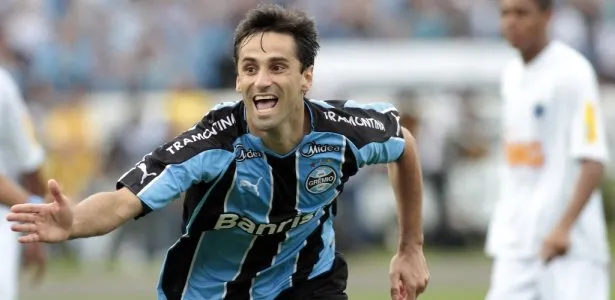  Artilheiro do Brasileiro com 20 gols, Jonas voltou a ser decisivo a favor do Grêmio