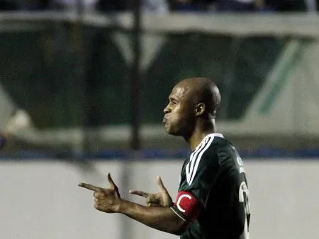  Marcos Assunção marcou mais um gol de falta pelo Palmeiras