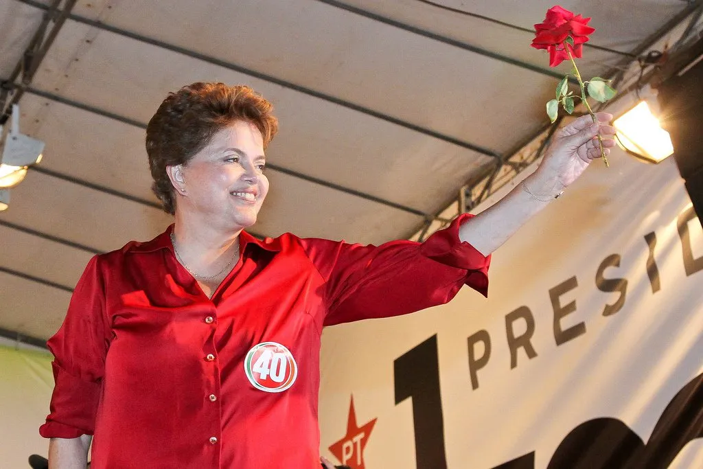 Panfletos não citam diretamente Dilma