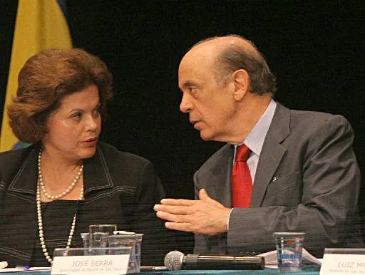 Serra conclui campanha em SP, e Dilma em Minas Gerais