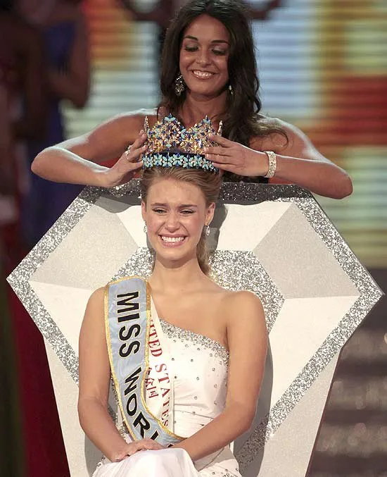  A americana Alexandria Mills no momento em que foi coroada Miss Mundo 2010