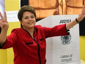 A candidata do PT à Presidência da República, Dilma Rousseff, vota em Porto Alegr