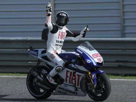 Lorenzo vence prova tumultuada na MotoGP após quedas - Foto: Agências