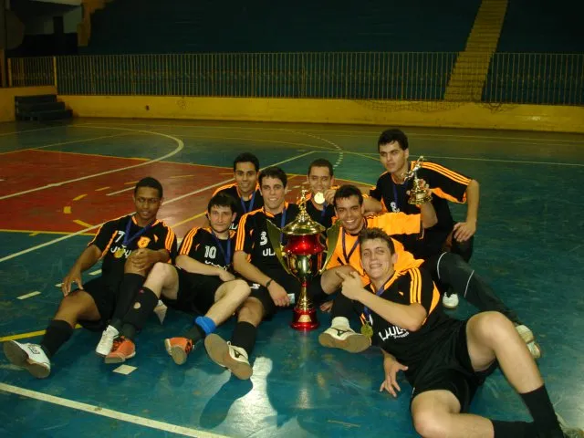 A equipe 3º Contábeis foi a grande campeã da 1ª Copa Fecea de Futsal