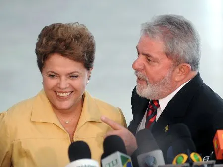  No Planalto, Dilma se compromete com mínimo e Bolsa Família