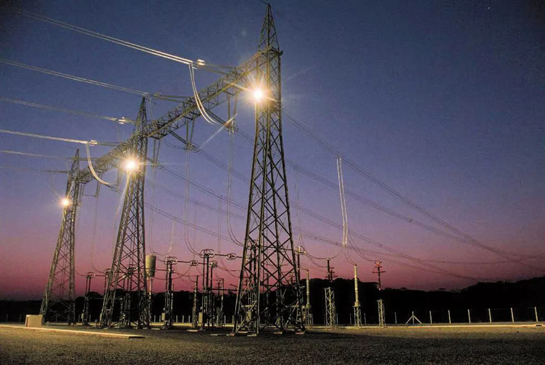Manutenção na rede elétrica deixa zona rural sem energia nesta tarde