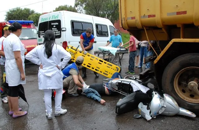  Motociclista sofreu lesões leves, foi socorrida por Bombeiros e encaminhada ao Hospital da Providência