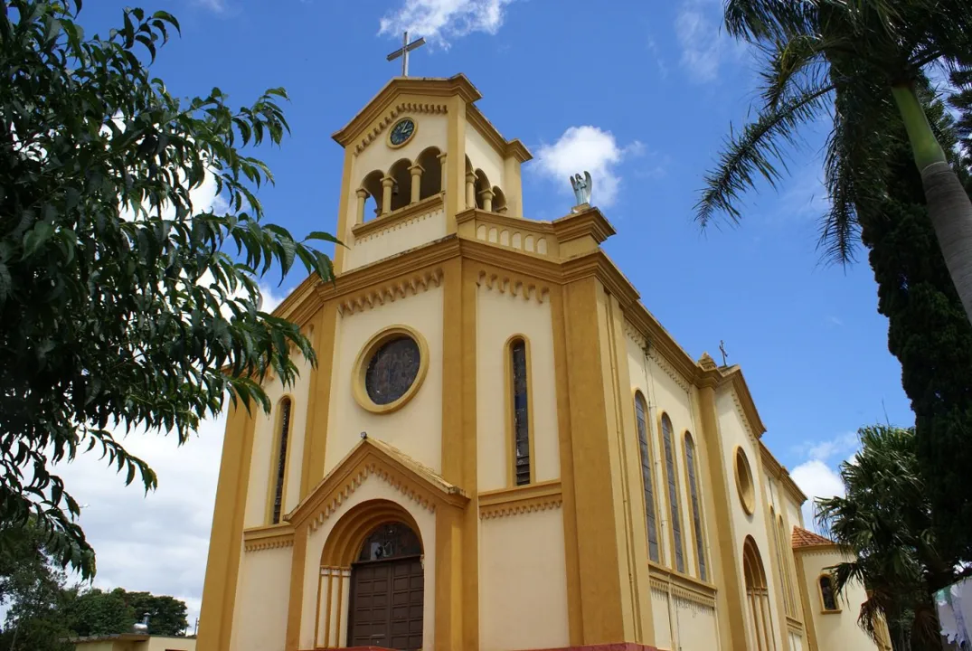  Religiosidade: Igreja Matriz de Marilândia do Sul