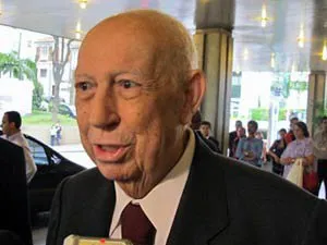  José Alencar em entrevista no Sírio -Libanês  em São Paulo