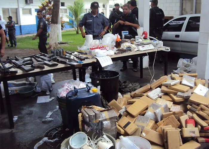  Foram apreendidos 51 toneladas de maconha, 375 quilos de cocaína e 62 fuzis