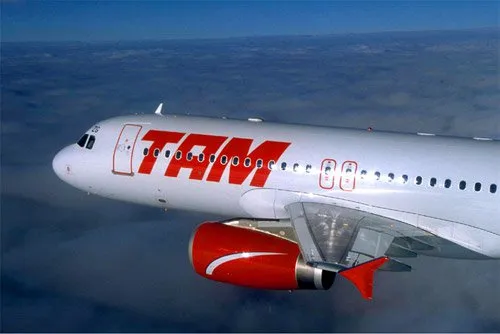  A empresa aérea TAM cancelou, até as 17 horas, 93 voos, todos domésticos, ou 15,5% dos 600 programados para hoje