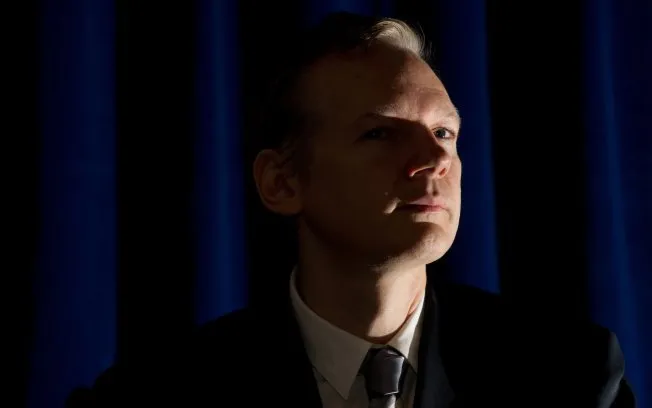  O fundador do WikiLeaks, Julian Assange, é procurado pela Interpol