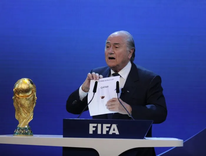    Joseph Blatter, presidente da Fifa, anunciar Rússia e Qatar como sedes de 2018 e 2022